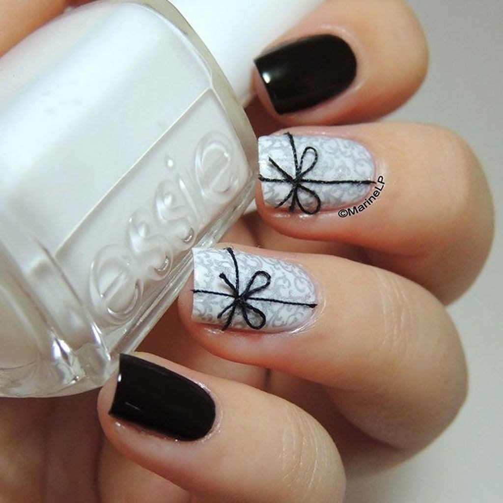 Thread Bow Nail Art