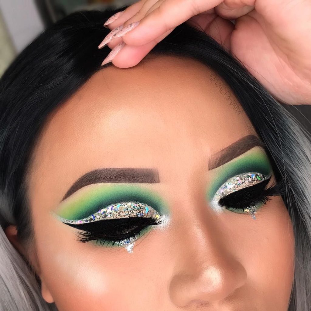 Glitter Cut Crease