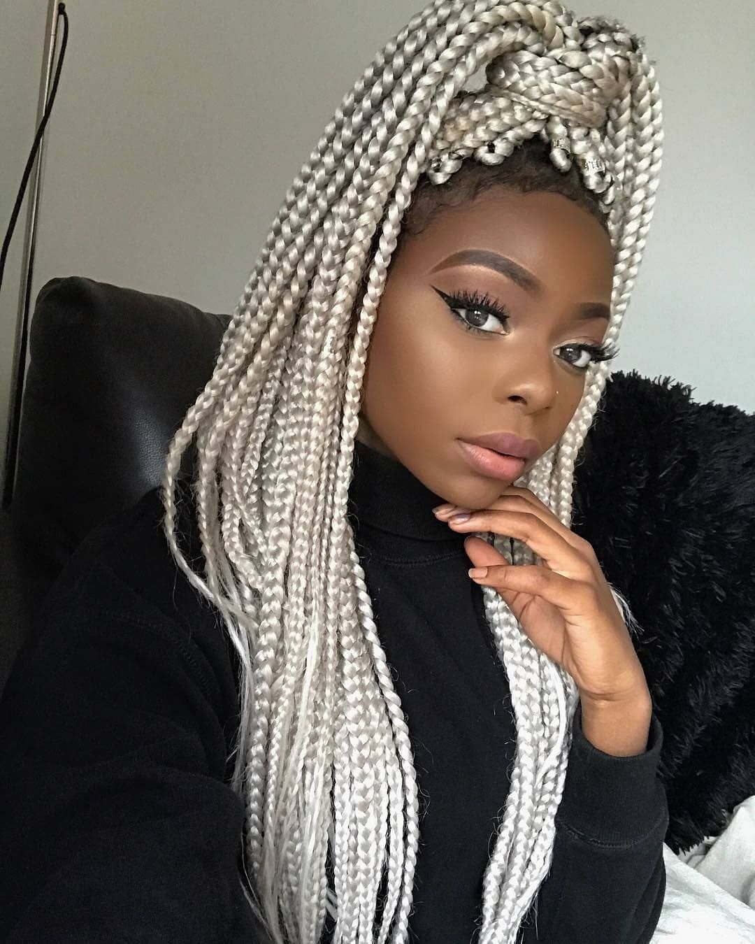 White Knotless Lock Braids