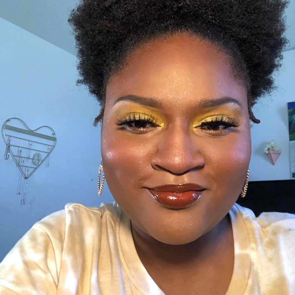 Simple But Colorful Yellow Eyeshadow