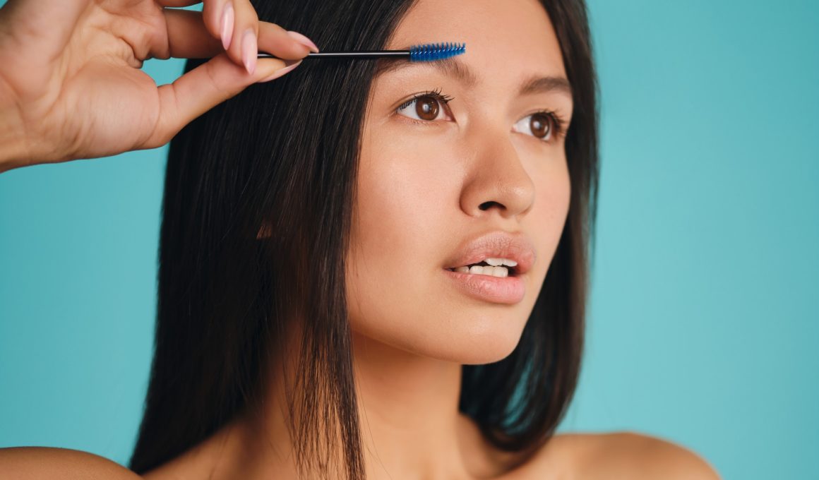 How to Lighten Your Eyebrows