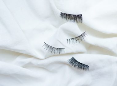 How to Safely Remove Eyelash Extensions