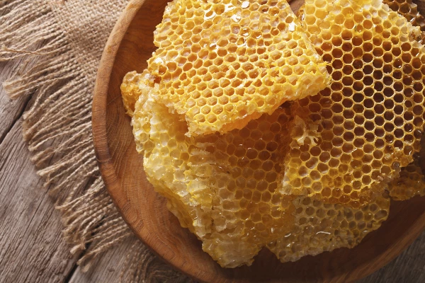 Does Beeswax Clog Pores? 