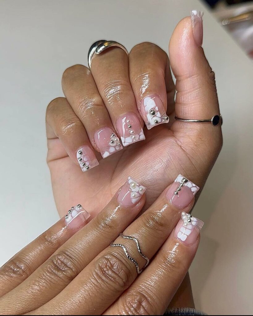 Cute Short Acrylic Nails With Pearls