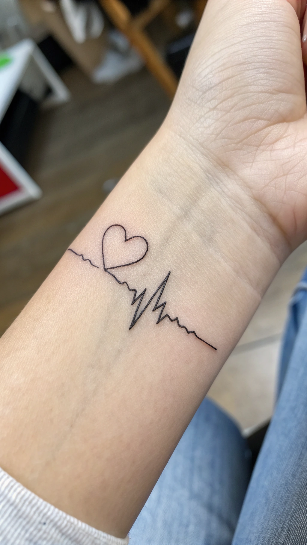 Minimal Line Heartbeat Design