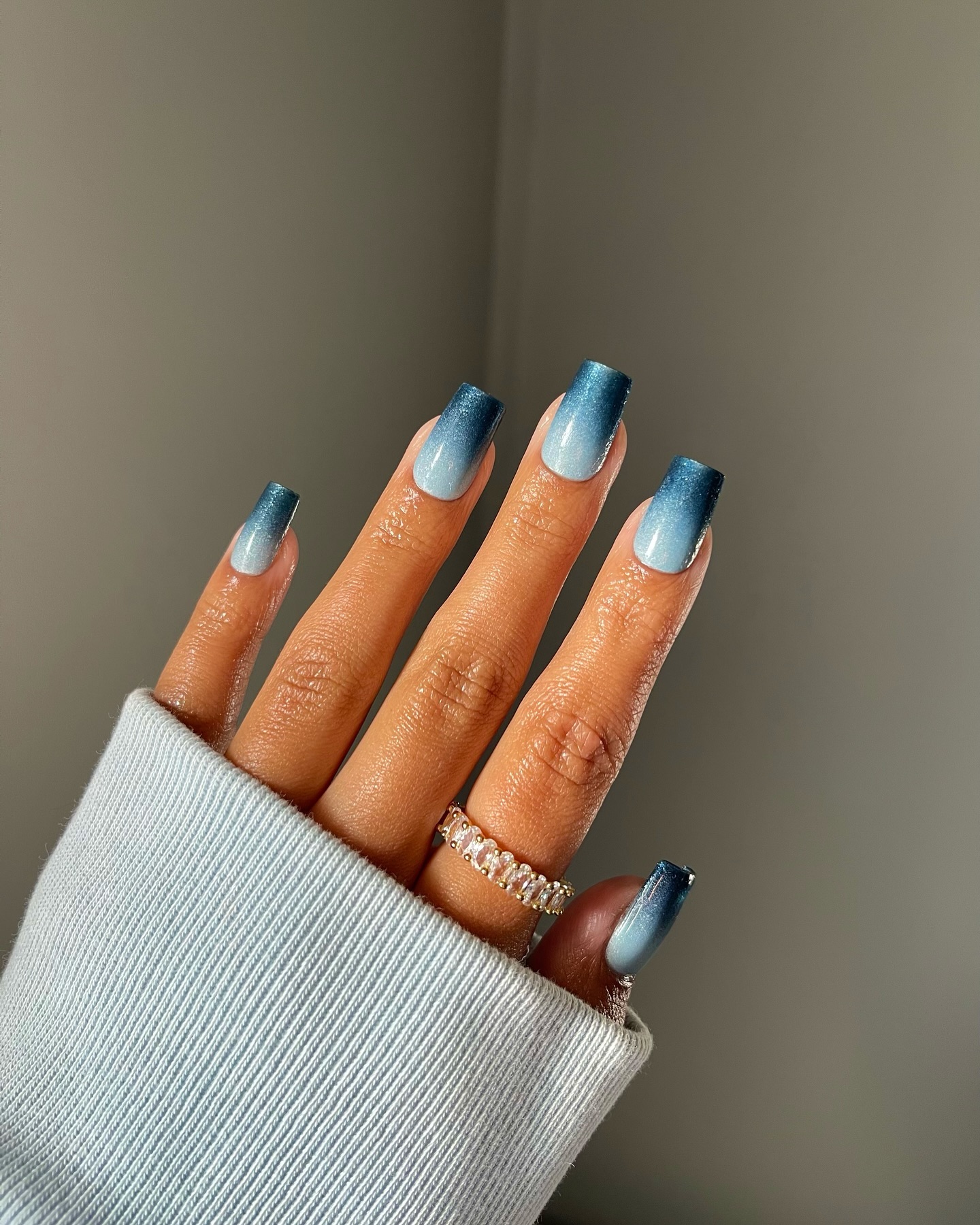 Sparkly Winter Ombre Nails