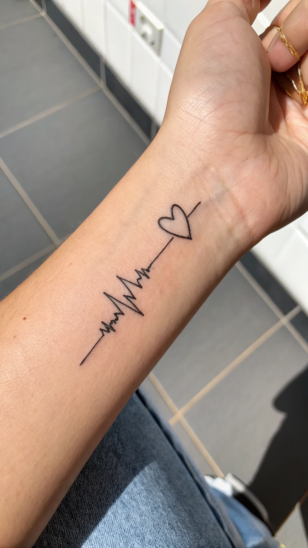 Tiny Heartbeat Line